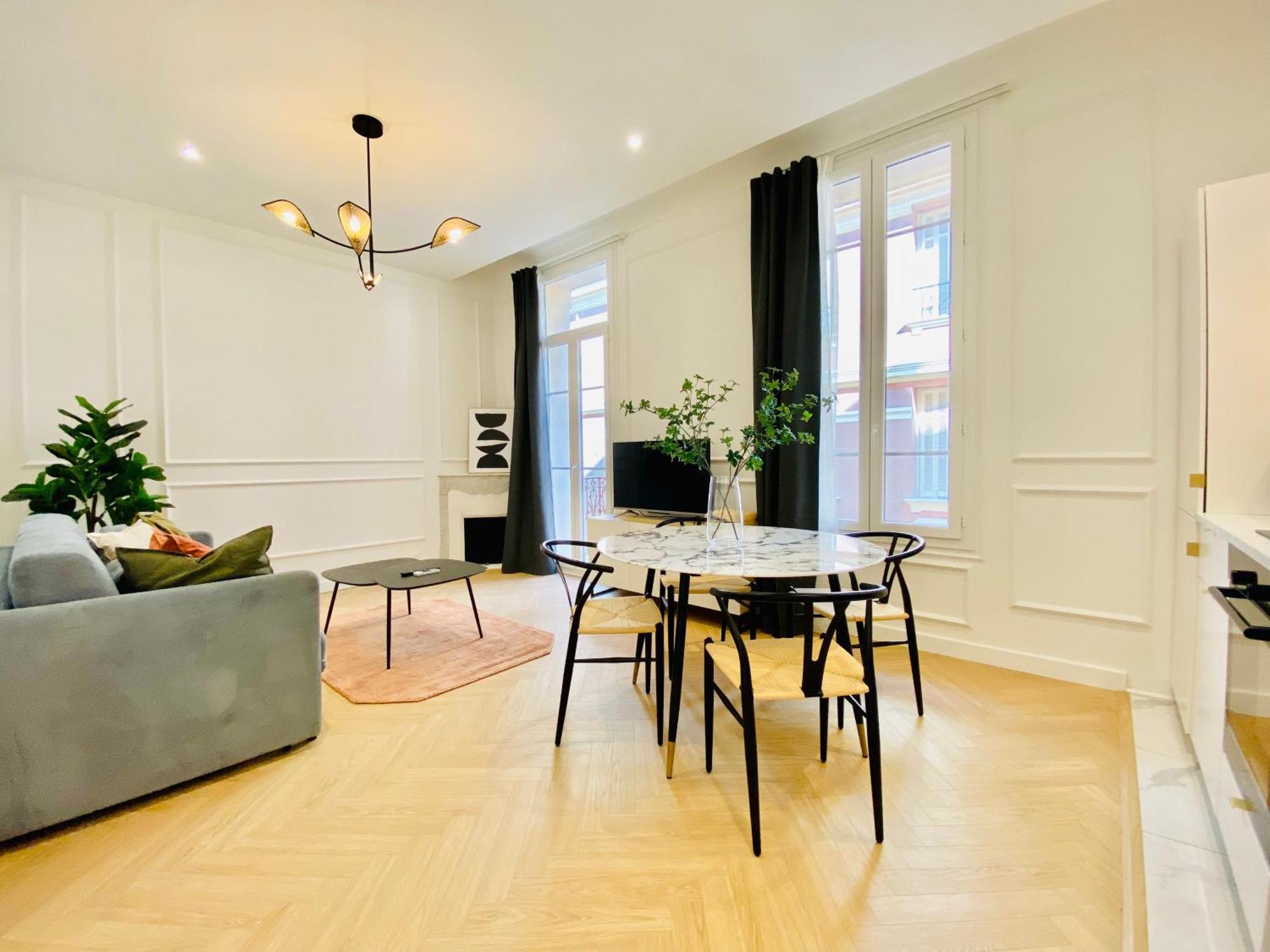 Newly Renovated With Balcony, Ac, Fiber Internet Apartment