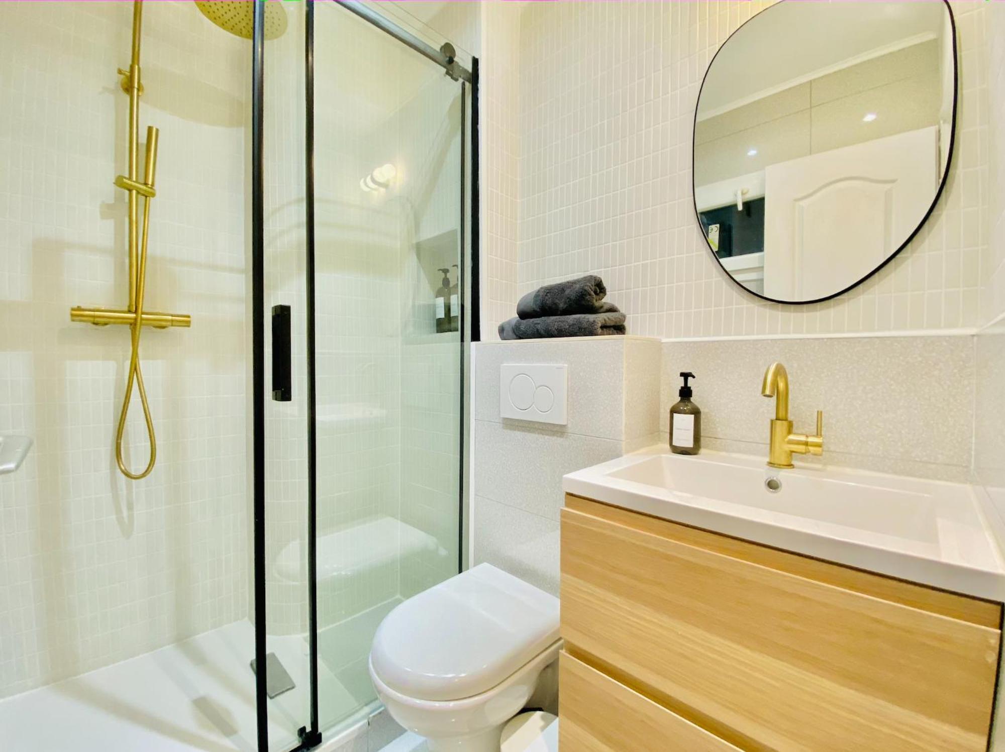 Newly Renovated With Balcony, Ac, Fiber Internet